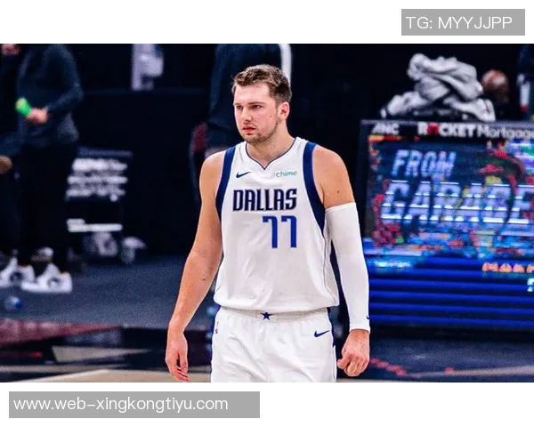 东契奇状态下滑失误频繁球迷担忧其比赛态度与表现问题